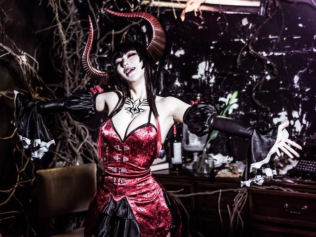 Vampires Eliza is sexy to the point of excitement Picture 3