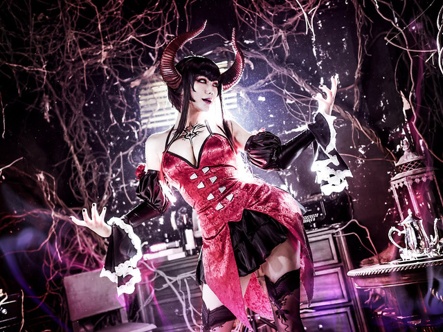 Vampires Eliza is sexy to the point of excitement Picture 4