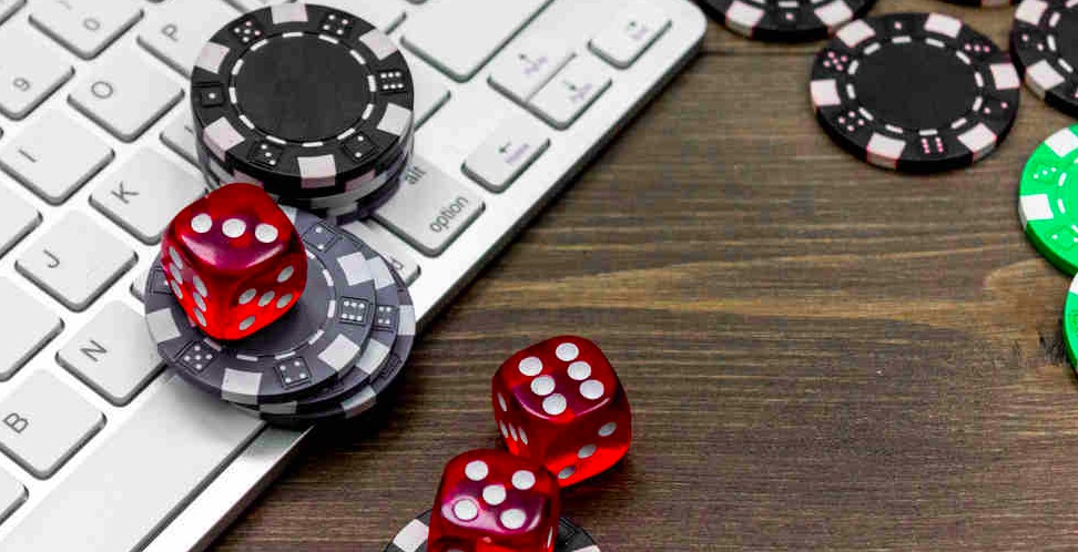 Picture 1 of Why should you play at online casinos?