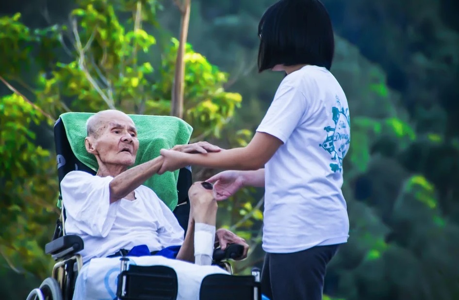 Taking Care of an Elderly Parent? Here's What to Prepare Picture 2