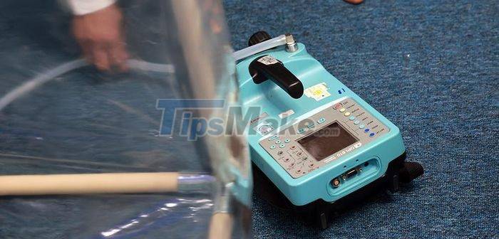 It only takes 15 minutes to assemble, the 'safely isolated sampling chamber' is ready for testing in Vietnam Picture 11