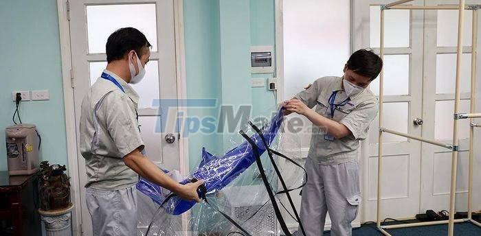 It only takes 15 minutes to assemble, the 'safely isolated sampling chamber' is ready for testing in Vietnam Picture 2