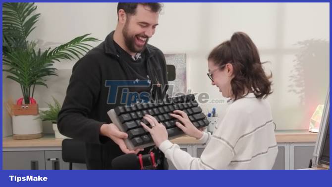 Homemade world's largest laptop, 43 inch screen Picture 3