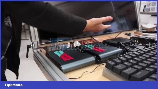 Homemade world's largest laptop, 43 inch screen Picture 5