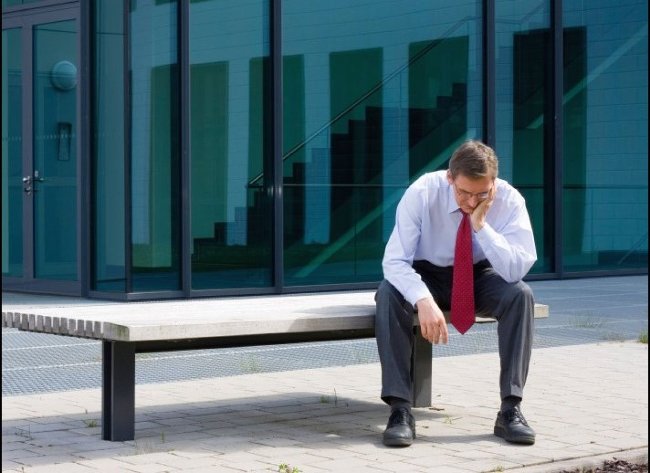 10 middle-aged crisis warning signs everyone needs to know Picture 4