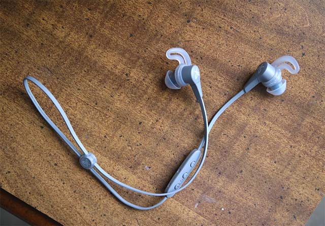 10 models of sports headphones worth buying 2019 Picture 10