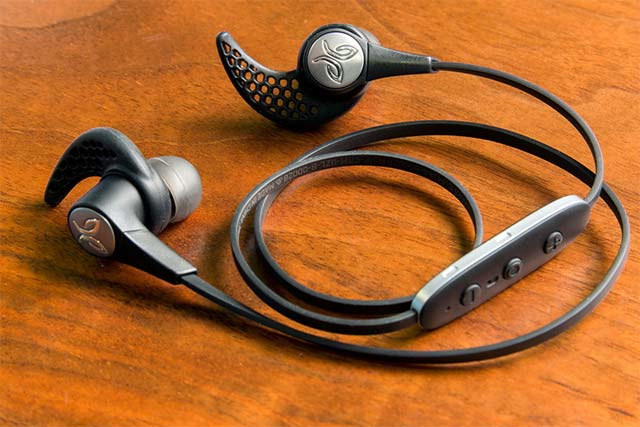 10 models of sports headphones worth buying 2019 Picture 4