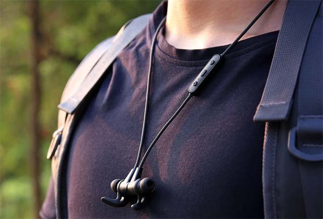 10 models of sports headphones worth buying 2019 Picture 6