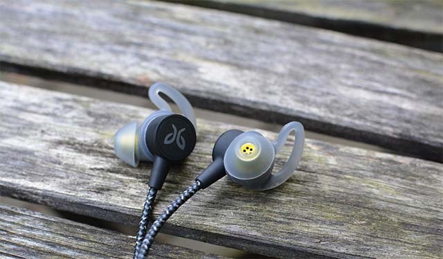 10 models of sports headphones worth buying 2019 Picture 9