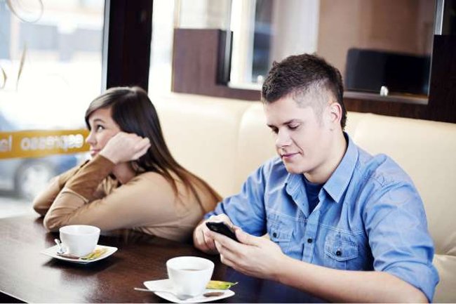 10 reasons why smartphones negatively affect your health Picture 3