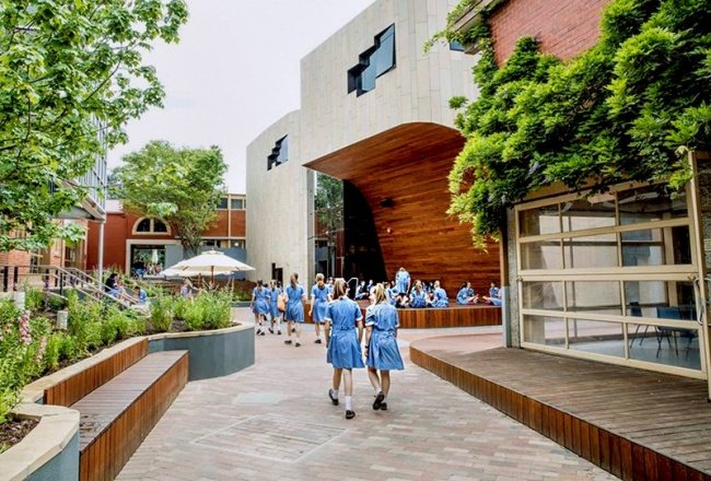 14 super special schools that you can't ignore Picture 15