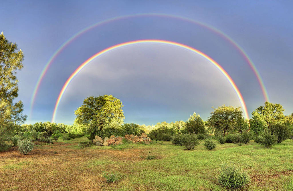 15 beautiful rainbow moments appear throughout the Earth Picture 14
