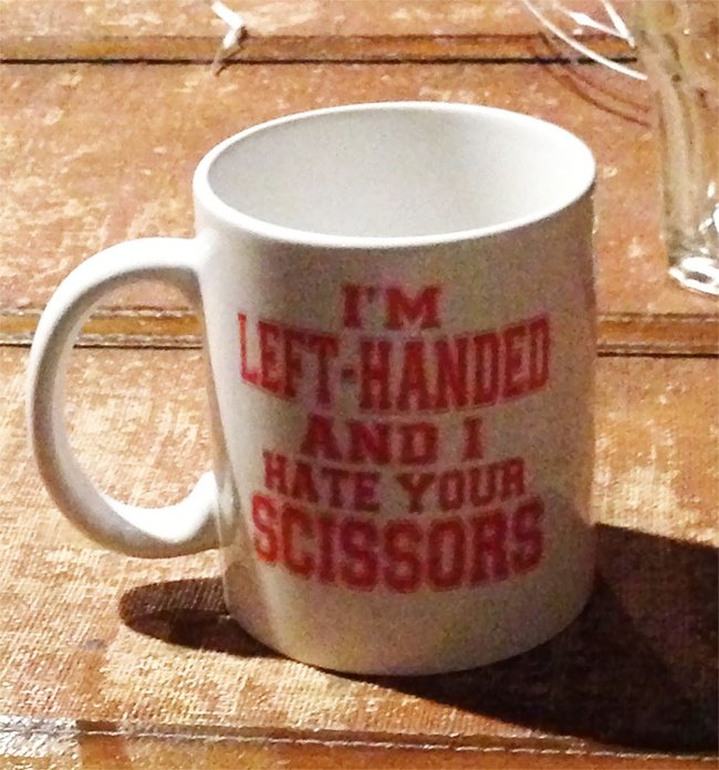 20+ 'bad crying and laughing' situation in life is only left-handed people understand Picture 10