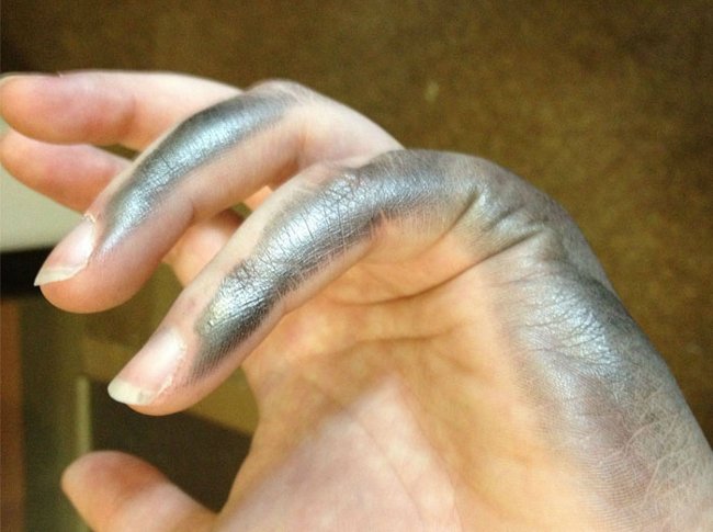 20+ 'bad crying and laughing' situation in life is only left-handed people understand Picture 7