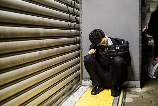 20+ images of the secret behind the lives of Japanese businessmen Picture 13