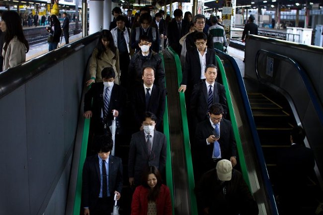 20+ images of the secret behind the lives of Japanese businessmen Picture 14