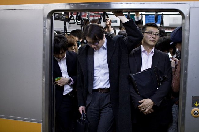 20+ images of the secret behind the lives of Japanese businessmen Picture 15
