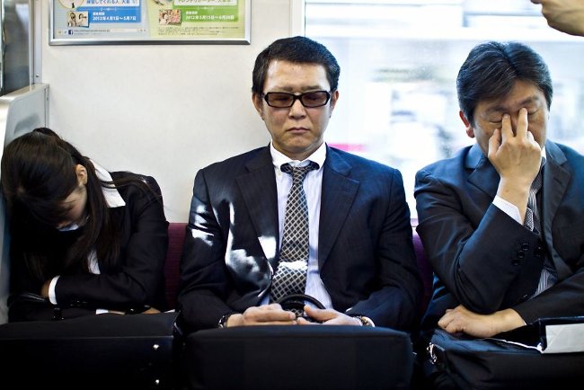20+ images of the secret behind the lives of Japanese businessmen Picture 4