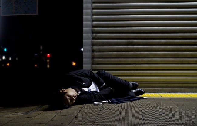 20+ images of the secret behind the lives of Japanese businessmen Picture 5
