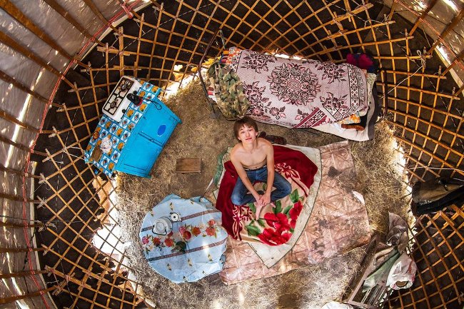 23 interesting images of the bedroom space of people all over the world Picture 20