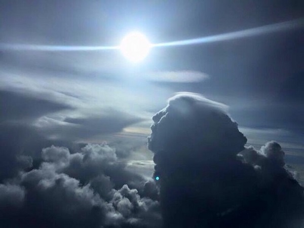 24 photos capture magical moments in the sky, you may not believe your eyes Picture 1