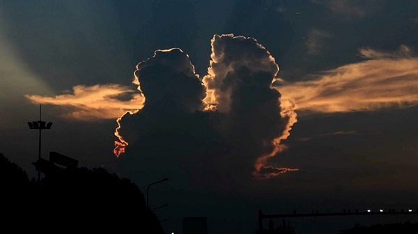 24 photos capture magical moments in the sky, you may not believe your eyes Picture 19