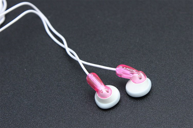 3 models of wired headphones worth buying from Sony in the segment of less than 1 million Picture 1