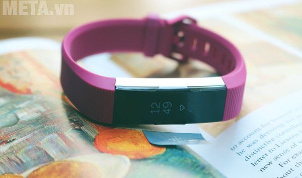 3 outstanding uses of Fitbit Alta HR health bracelet Picture 2