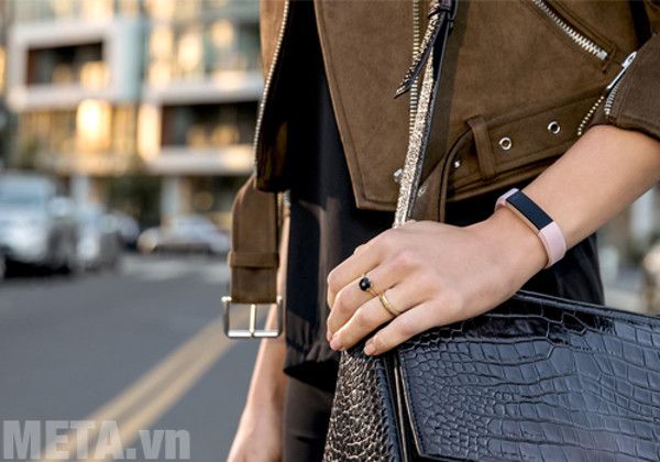 3 outstanding uses of Fitbit Alta HR health bracelet Picture 3