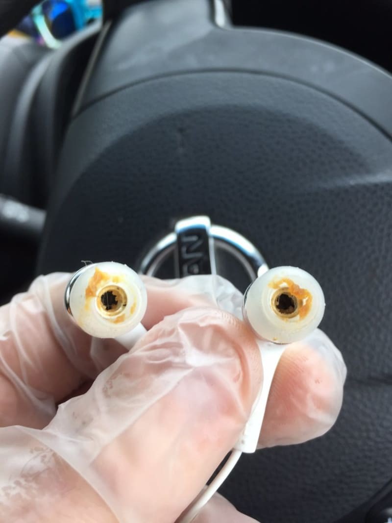 3 reasons why you should never borrow or lend a headset Picture 12