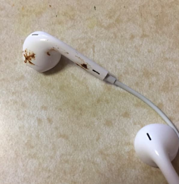 3 reasons why you should never borrow or lend a headset Picture 8