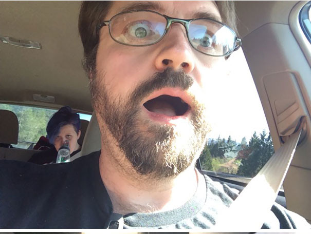 30+ funny shots prove men never bear big Picture 19