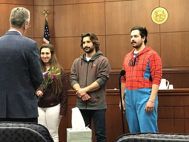 30+ funny shots prove men never bear big Picture 31