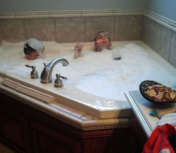 30+ funny shots prove men never bear big Picture 33