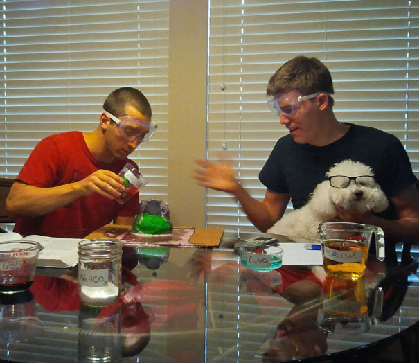 30+ funny shots prove men never bear big Picture 35