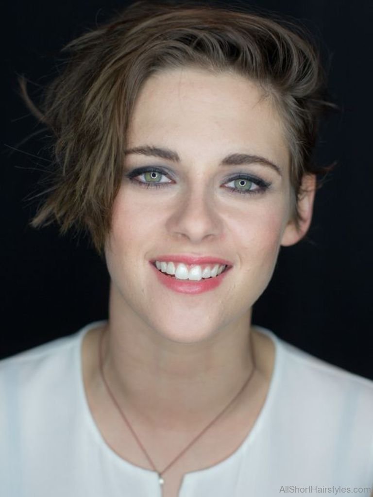 30+ Short hairstyle for a beautiful long face 2020 Picture 3