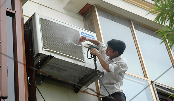 4 easy steps to help you clean the hot air conditioner at home effectively Picture 3