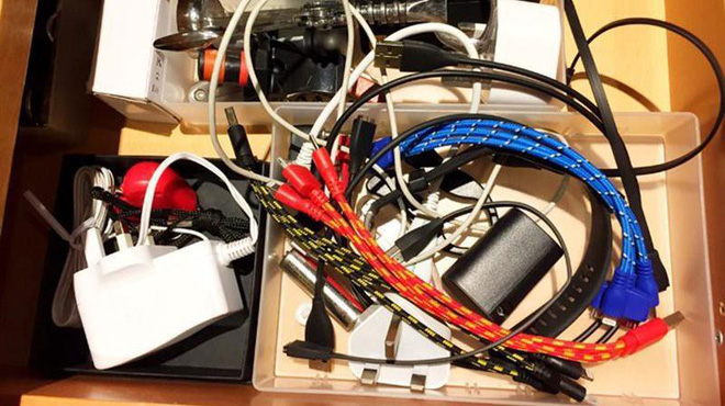 4 rules to remember when plugging in your phone to avoid electric shock or fire Picture 2