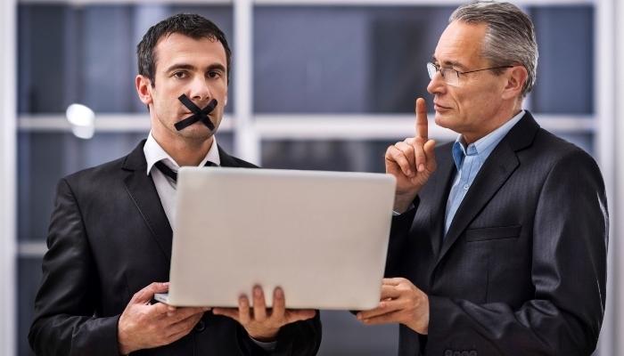 4 signs that you are talking too much at work Picture 2