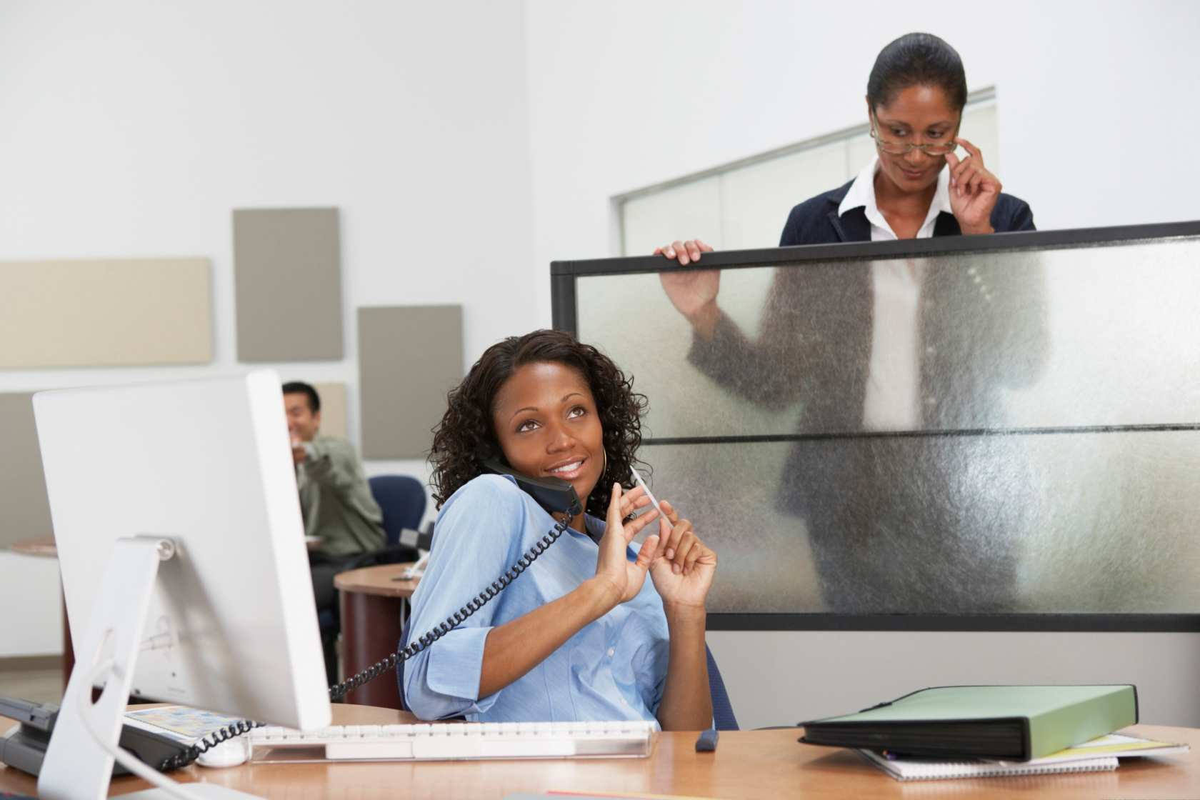 4 signs that you are talking too much at work Picture 3