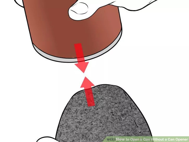 4 simple ways to open the lid of food cans when there is no opener Picture 3