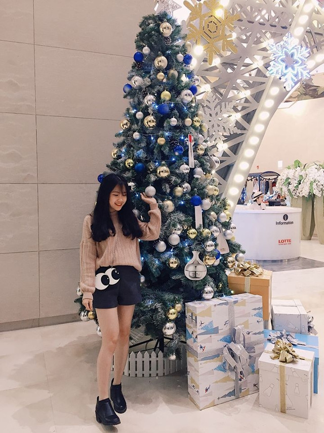 5 places to check and fire the machine with the biggest Christmas tree in Hanoi in 2017 Picture 11