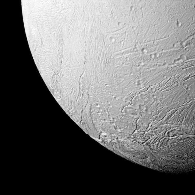 50 images of Saturn's Enceladus moon - where life can exist (Part 1) Picture 16