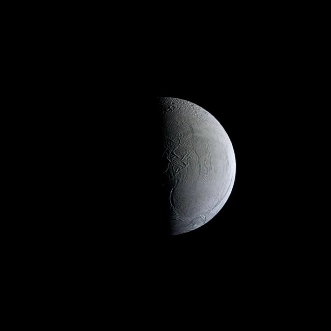50 images of Saturn's Enceladus moon - where life can exist (Part 1) Picture 18