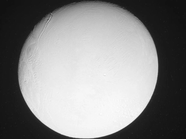 50 images of Saturn's Enceladus moon - where life can exist (Part 1) Picture 25