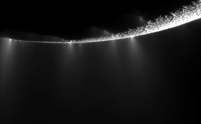 50 images of Saturn's Enceladus moon - where life can exist (Part 1) Picture 3