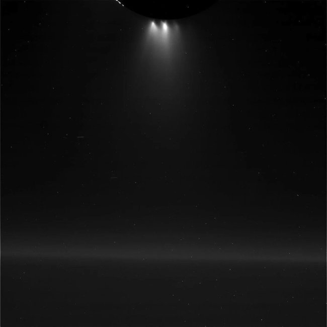50 images of Saturn's Enceladus moon - where life can exist (Part 1) Picture 5