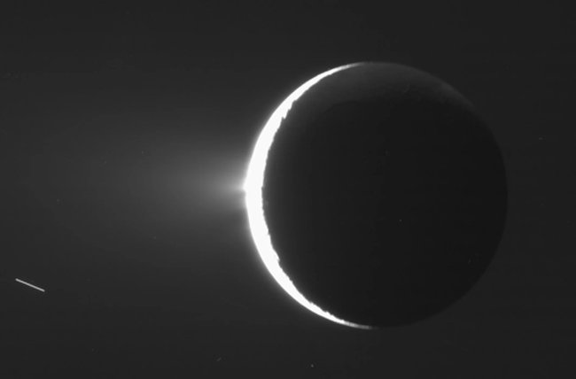 50 images of Saturn's Enceladus moon - where life can exist (Part 2) Picture 2