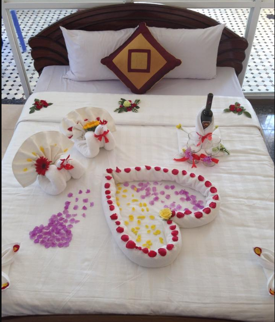 50+ Very beautiful wedding room decor templates Picture 12