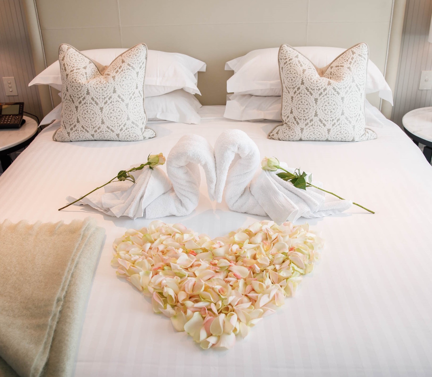 50+ Very beautiful wedding room decor templates Picture 44